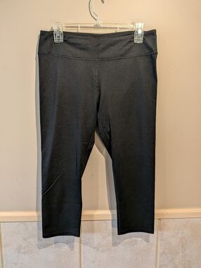 Fabletics, Salar Legging Capris, Black, Size M